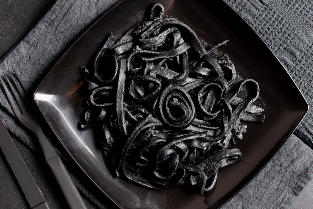 przepis na czarny makaron